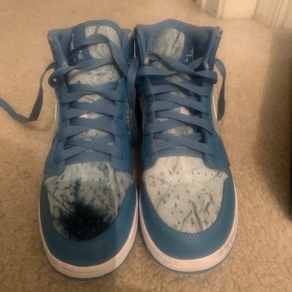Jordan 1 Mids Like New! Size 6.5Y - Picture 1 of 2